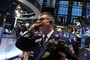 Nhà đầu tư đẩy mạnh bán ra sau tuyên bố của chủ tịch Fed